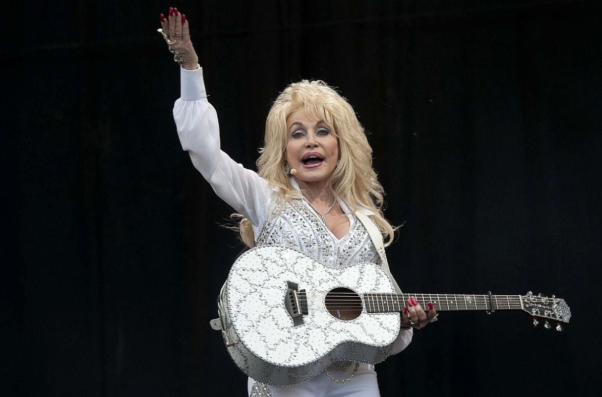 La cantante estadounidense de música country Dolly Parton falleció a los 80 años, según anunció su familia en redes sociales. (Reino Unido) | Foto: EFE/EPA/WILL OLIVER