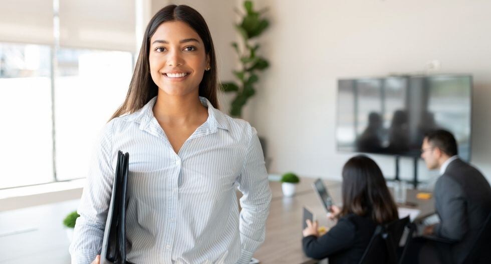 Un egresado de esta carrera tiene la responsabilidad de identificar, analizar y gestionar los procesos administrativos y las principales operaciones financieras.