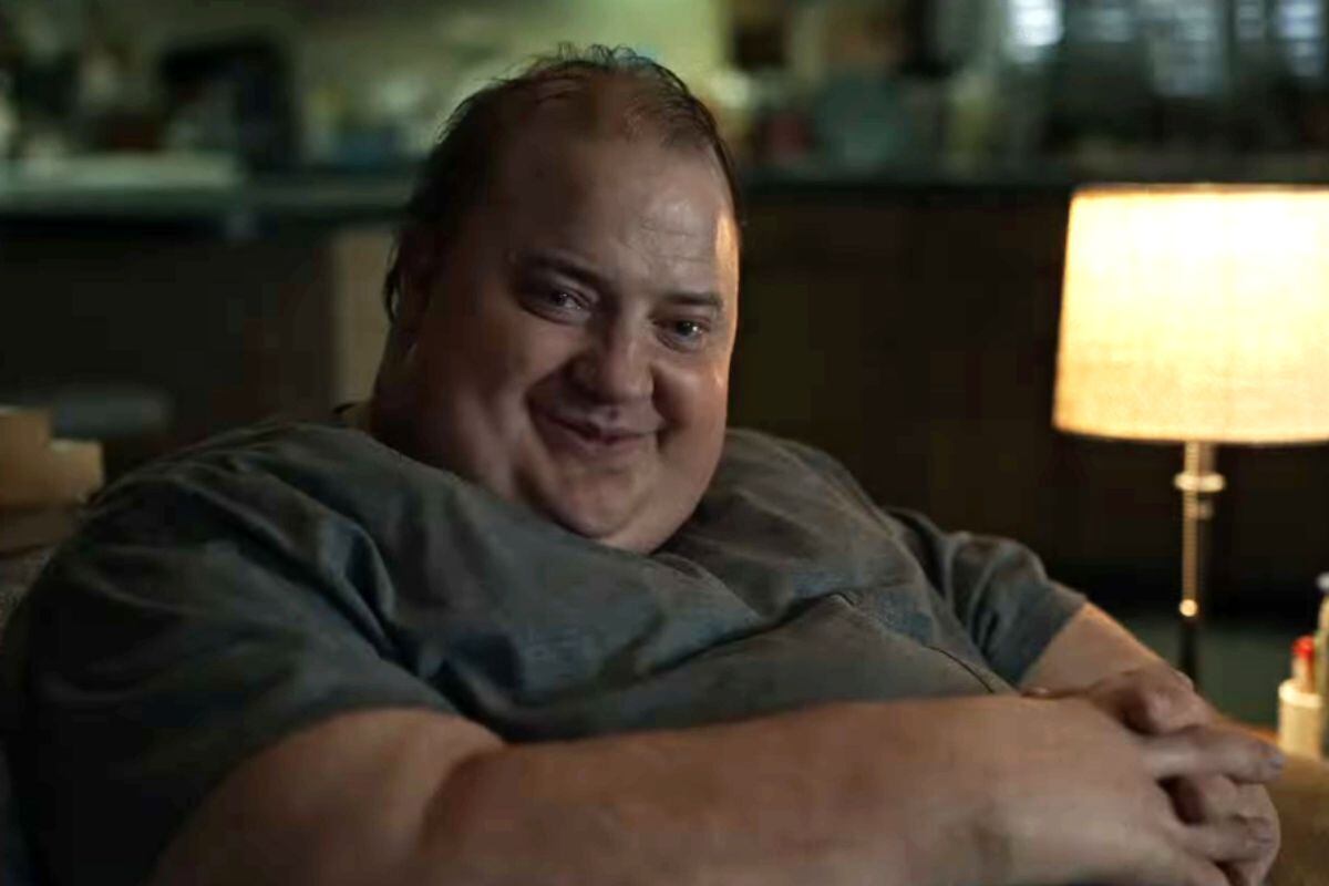 En “The Whale”, Brendan Fraser da vida a Charlie, un profesor de literatura obeso y recluído en su casa que busca reconectar con su hija (Foto: A24)