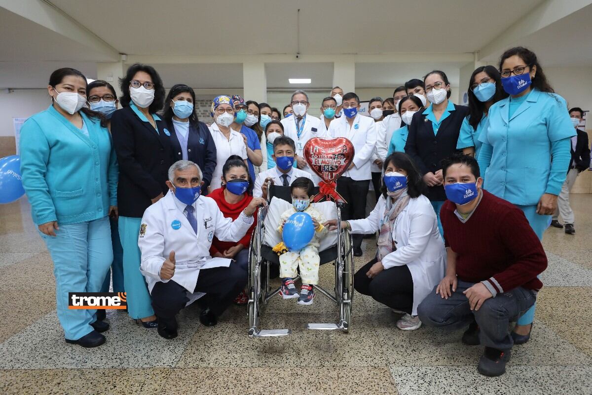Papá salvó la vida de su niño al donarle parte de su hígado. (Trome / EsSalud / A. Arteaga)