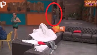 Pamela López estaba tocando la puerta del cuarto del capataz cuando Melissa Klug lanzó insulto contra ella.