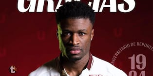 Sekou Gassama recibió la despedida y la gratitud del cuadro estudiantil (Foto: @universitario)