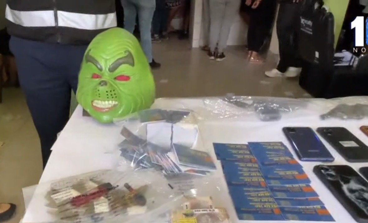 Extorsionadores usaban máscara del Grinch para no ser reconocidos. (Captura Canal N)