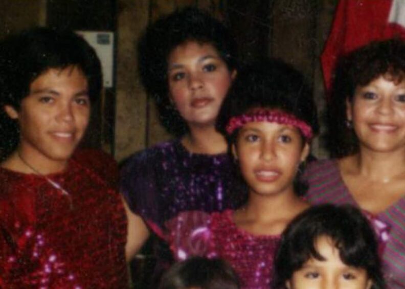 Su vida fue llevada al cine en el año de 1997 bajo el título de Selena, protagonizada por Jennifer Lopez, quien da vida al personaje de la cantante. (Foto: Facebook)