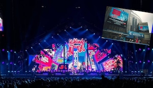 Jorge y Richavo hicieron vibrar el Madison Square Garden con Hablando Huev....