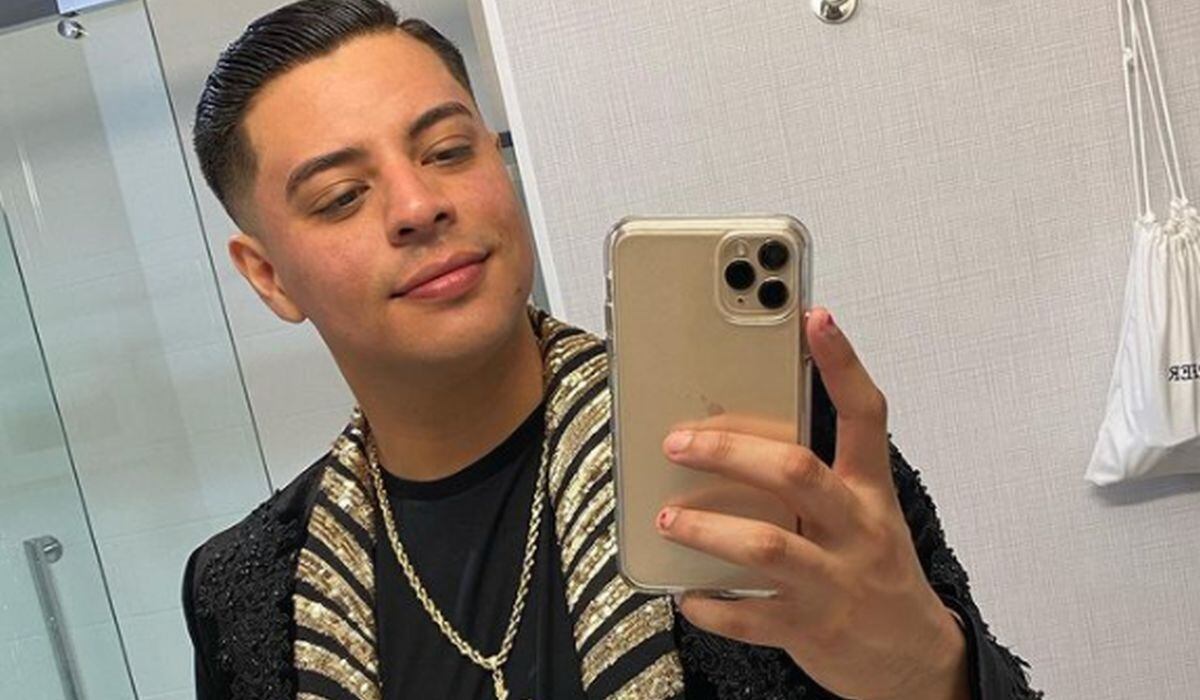 Eduin Caz compartió una selfie de él (Foto: Grupo Firme/Instagram)