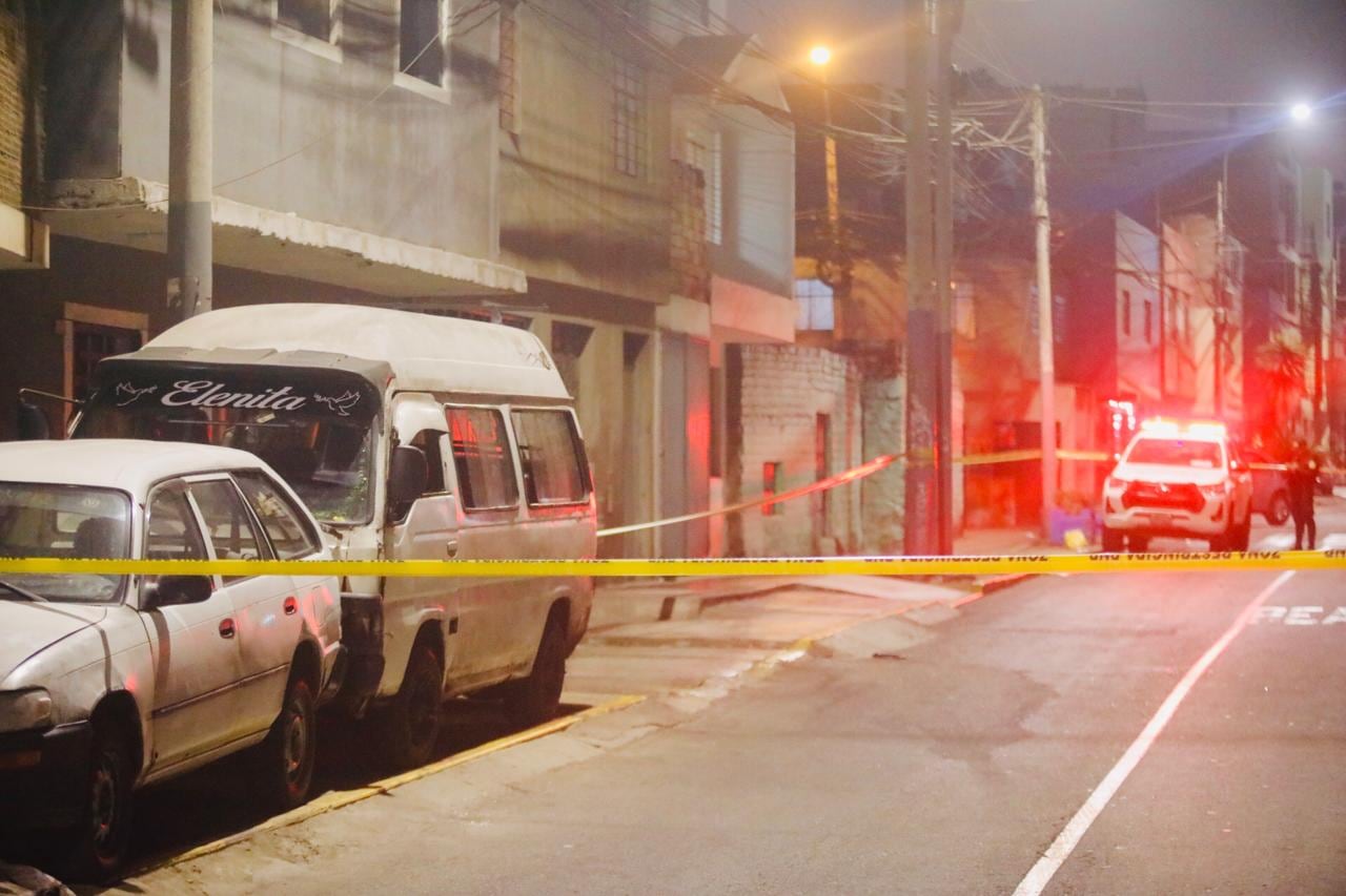 Un chofer de una combi informal fue baleado en el Cercado de Lima. (Foto: César Grados / @photo.gec)