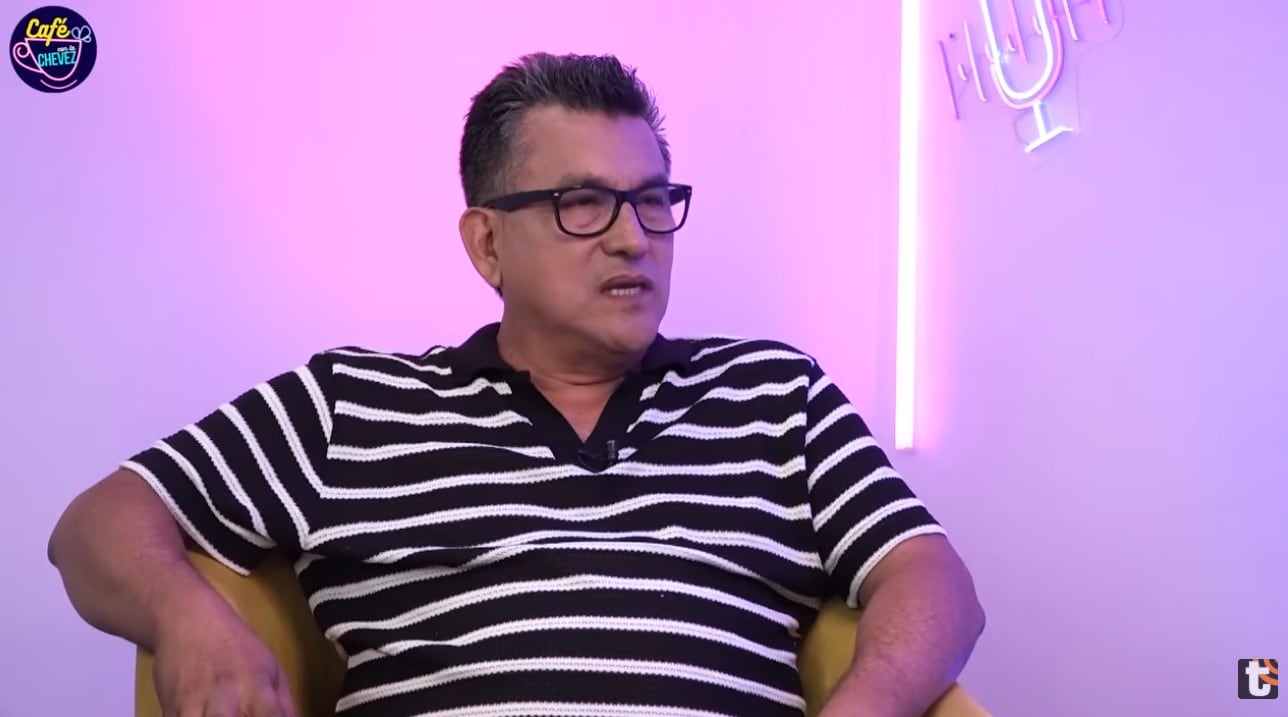 Hernán Vidaurre en el pódcast 'Café con la Chévez'.