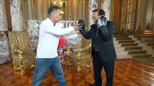 Presidente José María Balcázar se pone los guantes de box ante el alcalde de Ate Franco Vidal | VIDEO