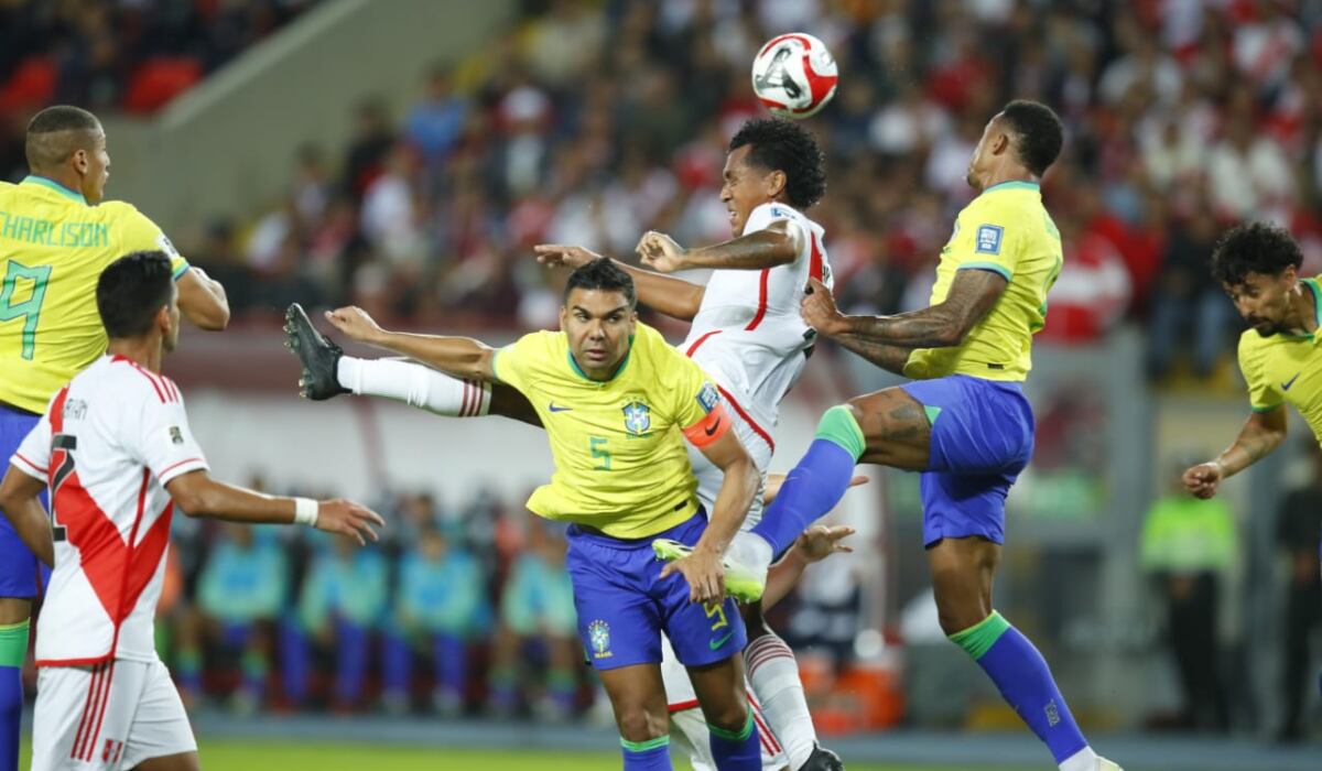Perú neutralizó a Brasil hasta los 90 minutos, cuidó el empate a cero, pero acabó perdiendo el encuentro