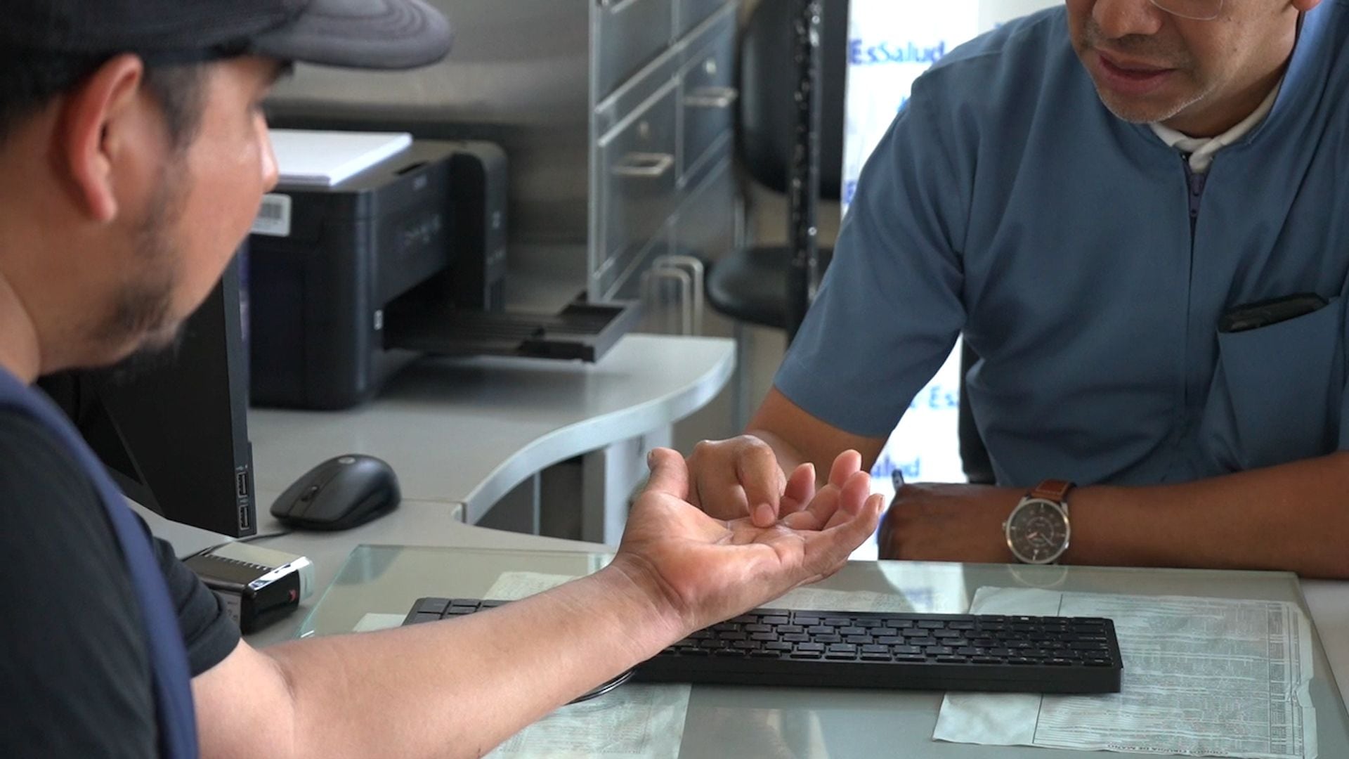 Recuperó toda la movilidad de sus dedos. Foto: EsSalud.