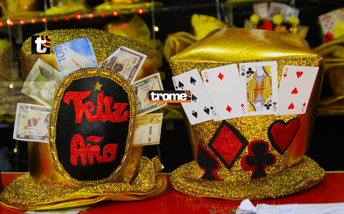 Los gorros dorados y amarillos, además de las piñatas, son parte de los productos más pedidos para despedir el 2025. (Entrevista: Isabel Medina / Foto: Alan Ramírez / Trome).