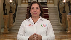 Dina Boluarte jalada por el pueblo y las extorsiones crecen en ‘Picotitos’ de El Búho