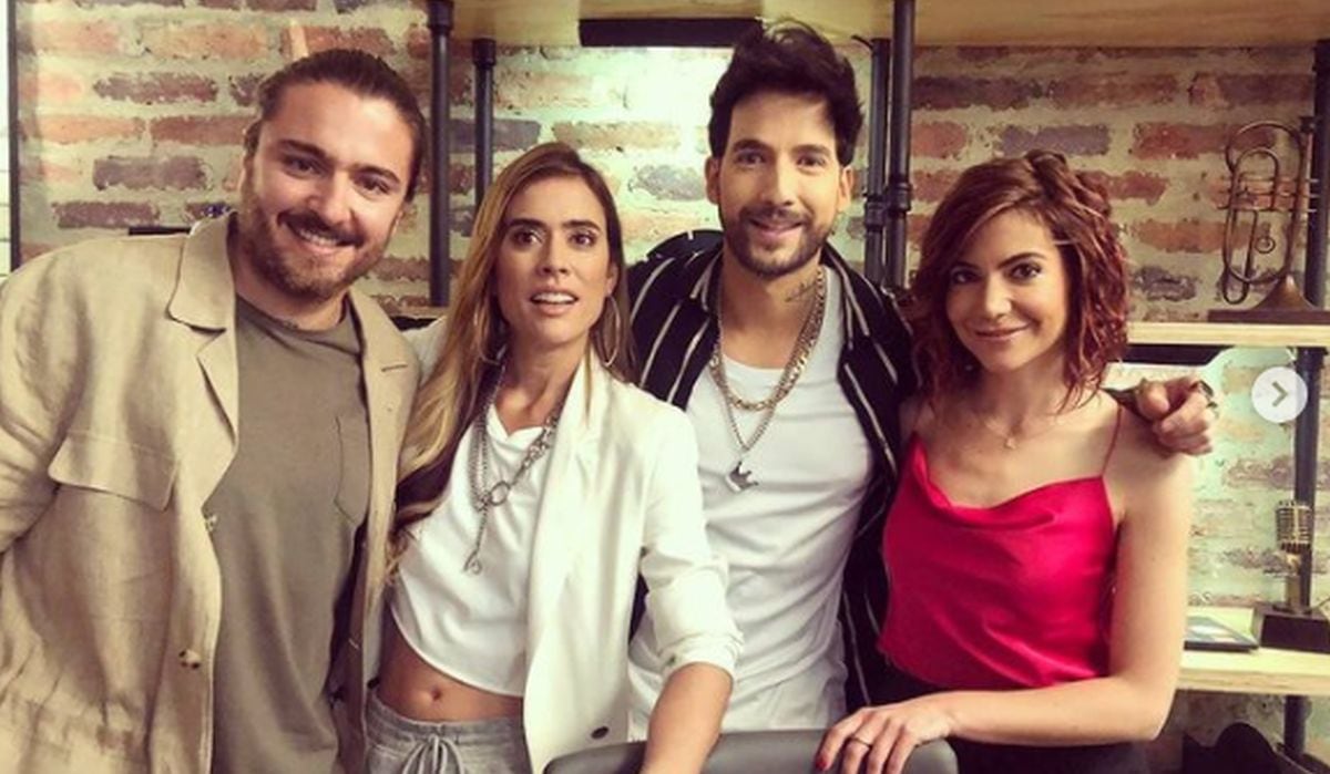 Actores de "La reina del flow" posando para una fotografía (Foto: Carlos Torres / Instagram)