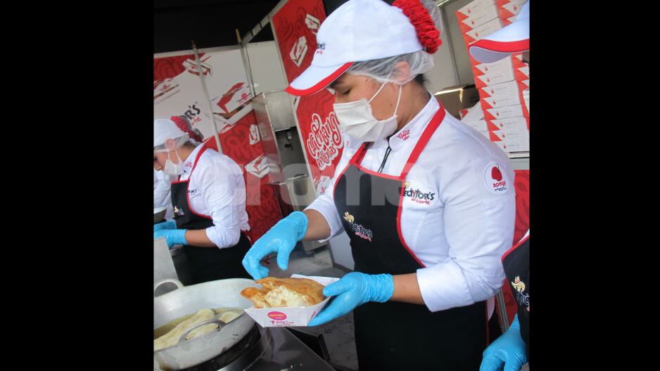 Las ricas cachangas rellenas fueron parte de los platos favoritos del público de Mistura. (FOTOS. Isabel Medina / Trome)