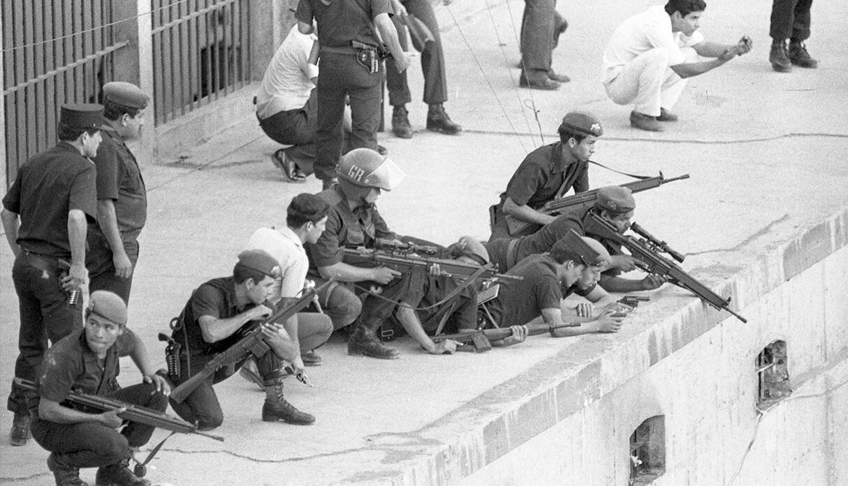 El drama acontecido en el penal El Sexto de Lima, el 27 de marzo de 1984, excedió los límites de la barbarie y tuvo en vilo al Perú durante 15 horas. (Archivo El Comercio)