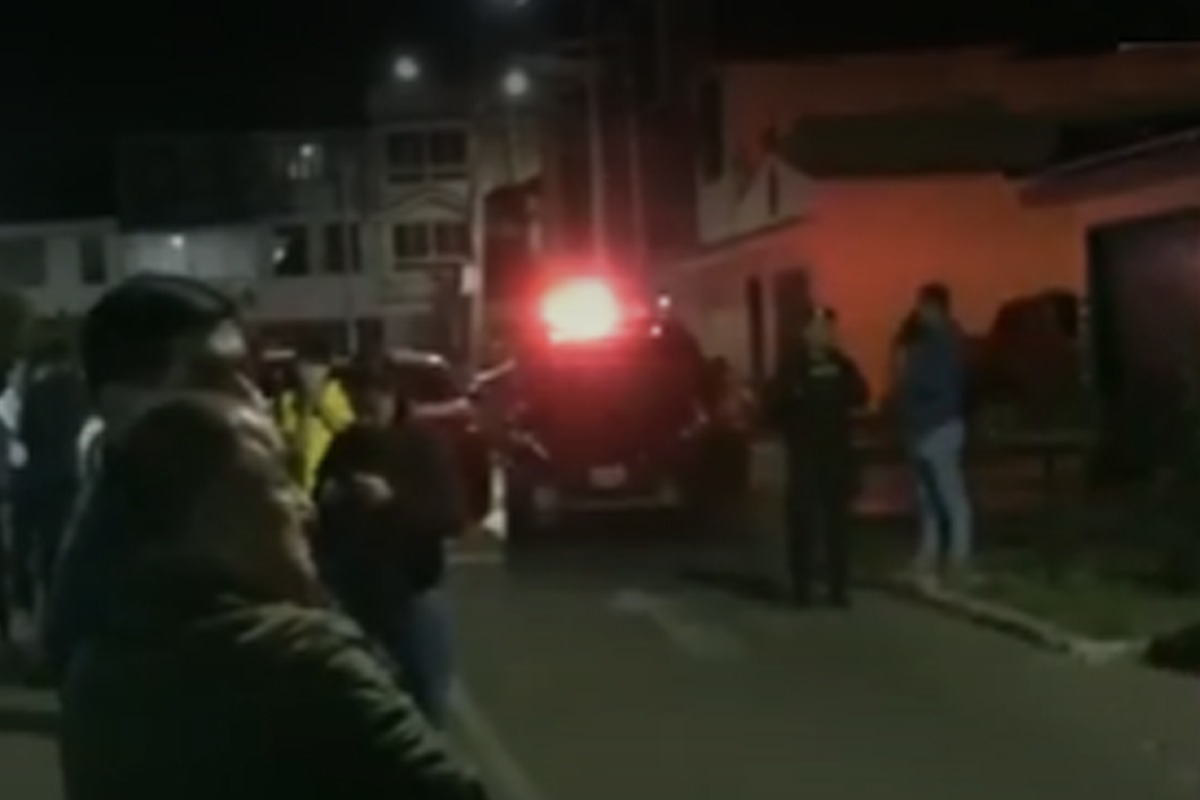 Testigos informaron que los perpetradores, posiblemente sicarios, habían estado vigilando a las víctimas antes de llevar a cabo el acto.