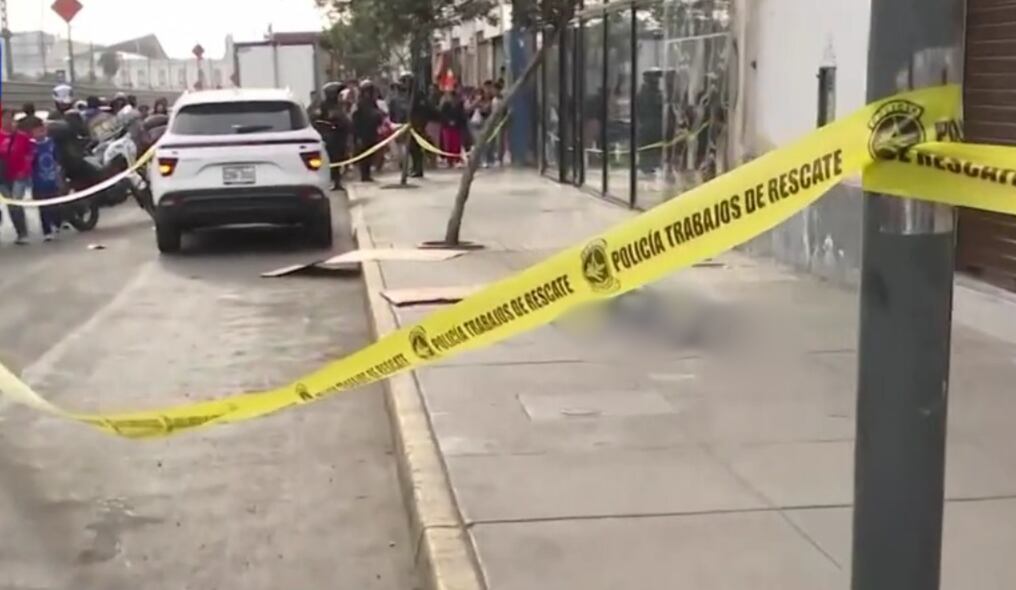 Centro de Lima: asesinan a hombre en plena avenida Grau tras ser interceptado por sicarios