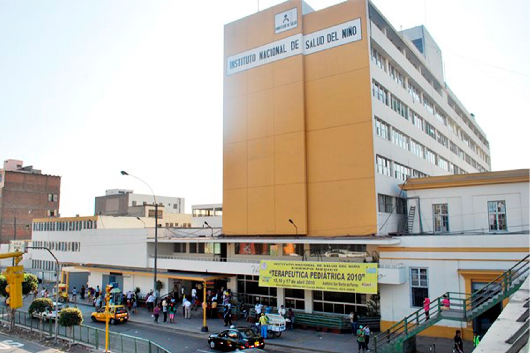 Trabajadoras dejaron sin operaciones a niños que las necesitaban. (@gec)