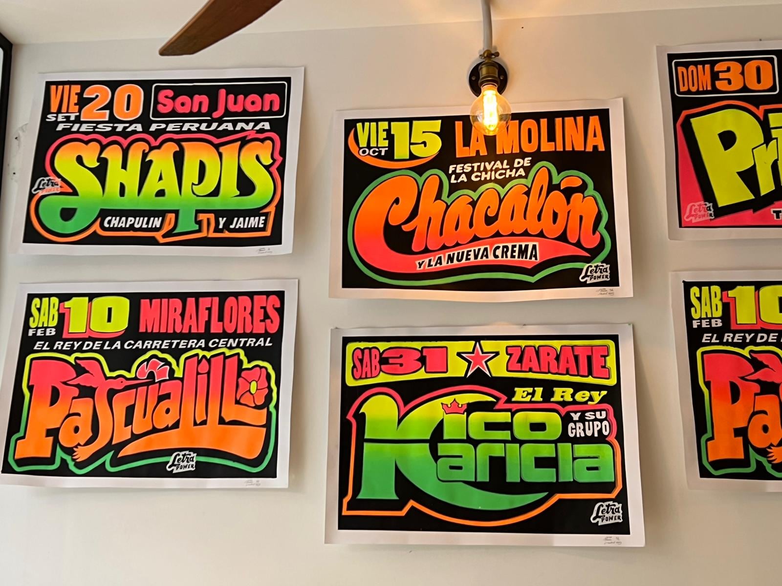 Su padre Fortunato creó estos letreros en los años 80 causando mucho furor en esos tiempos y grandes agrupaciones de diferentes géneros trabajan con él.