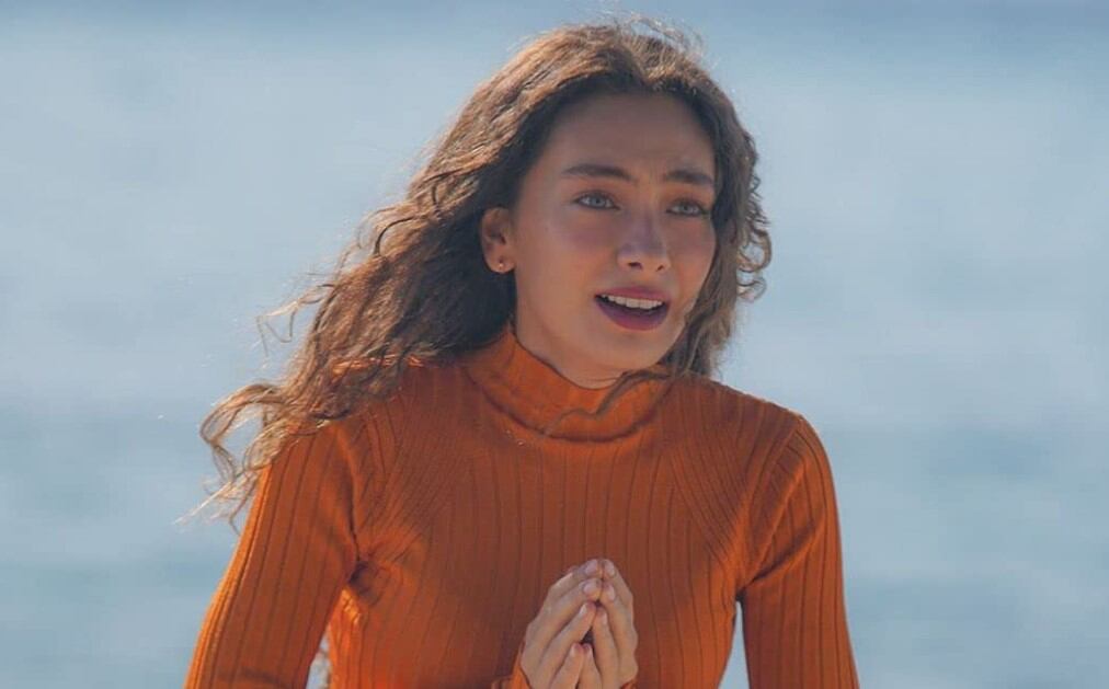 La actriz Neslihan Atagül en La hija del embajador (Foto: O3 Medya)