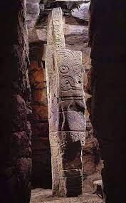 Lanzón monolítico. Foto: Internet.