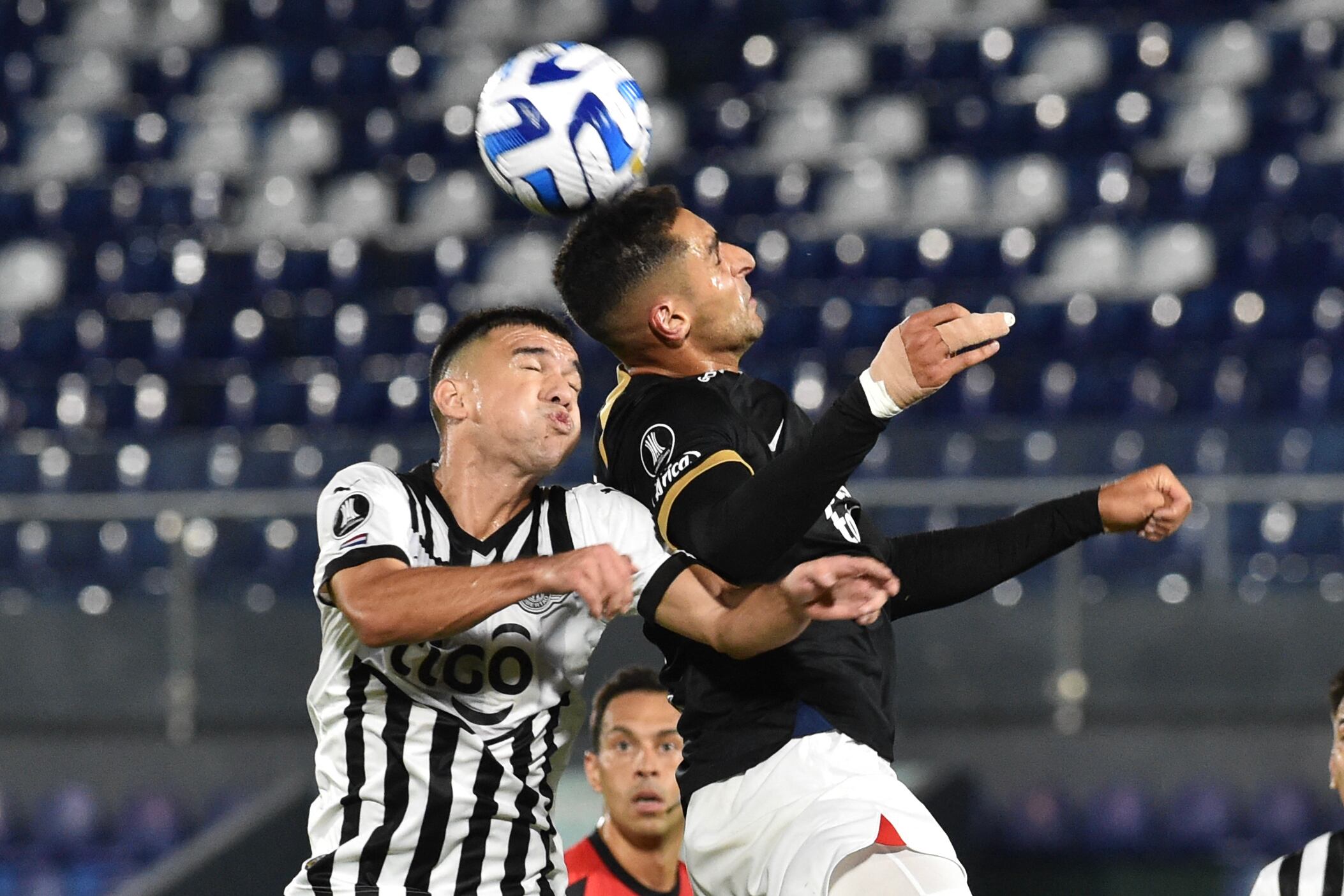 Libertad tiene un déficit por el juego aéreo y Alianza debe aprovecharlo (Photo by NORBERTO DUARTE / AFP)