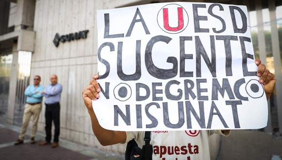 Hinchas de la U realizaron marcha