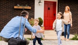 ¿Qué pasa cuando el padre que abandonó el hogar regresa? ¿Cómo afecta a los hijos? ¿Es positivo?