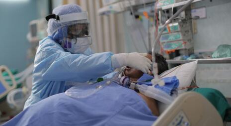 ¡INCREÍBLE! Solo una clínica tiene contrato vigente para atender pacientes COVID-19 graves, indicó el SIS...