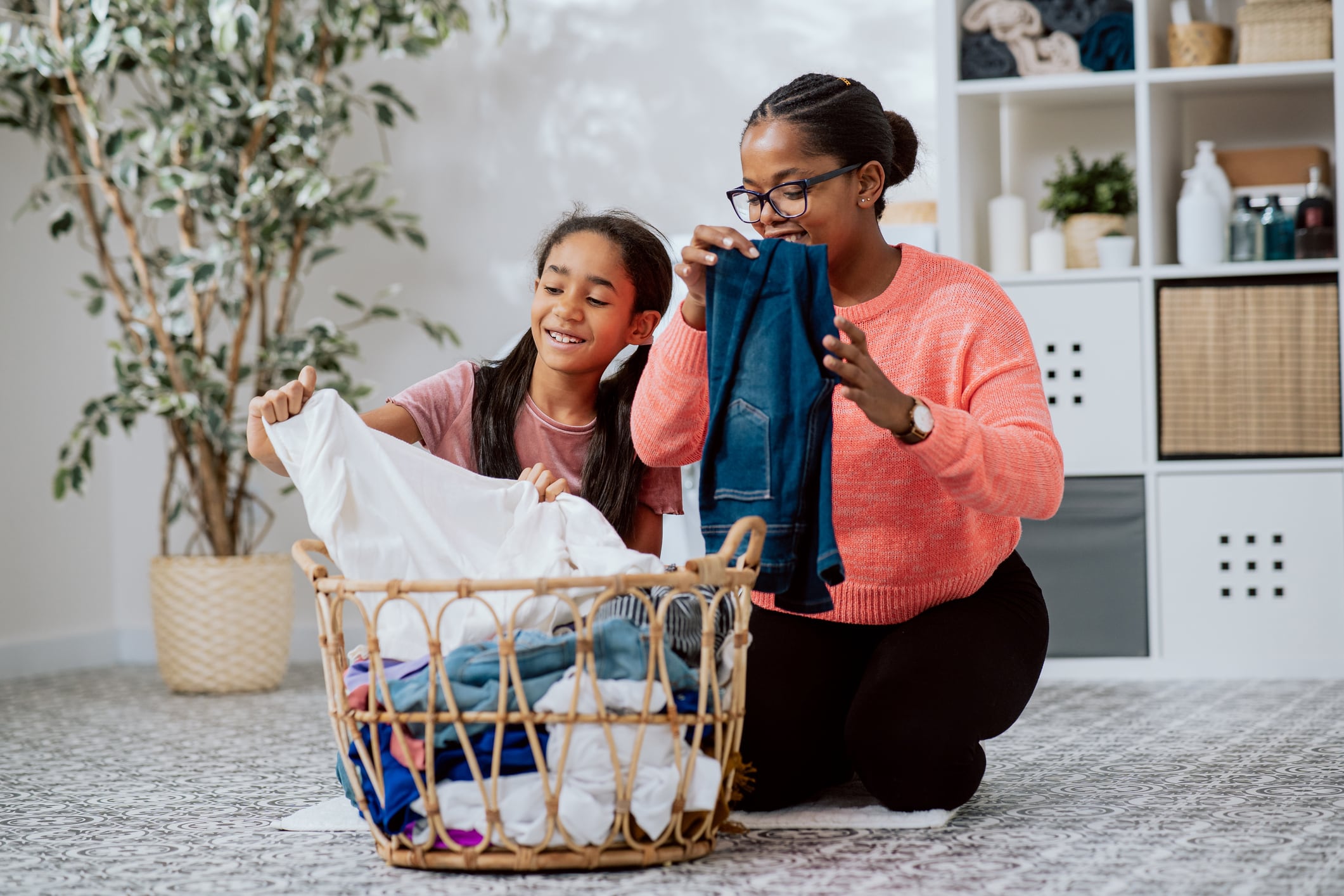 Reconocer el esfuerzo, más que el resultado, refuerza la motivación. Además, mantener estas tareas de forma constante favorece la formación de hábitos. Foto: Istock