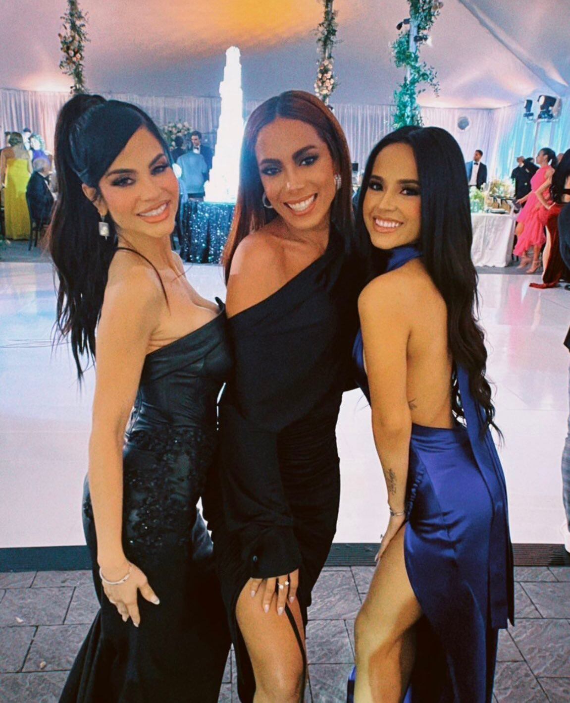 Natti Natasha, Anitta y Becky G en la boda Lele Pons y Guaynaa (Foto: Natti Natasha / Instagram)