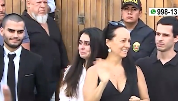 Malecón de Miraflores se convirtió en concierto improvisado tras funeral de Pedro Suárez-Vértiz