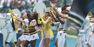 La cantante colombiana Shakira (c), se presenta este jueves, en la inauguración del Mundial de la FIFA 2026 en el estadio Ciudad de México (México). EFE/ Sashenka Gutierrez