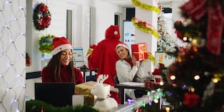 Utiliza las redes sociales para mostrar los beneficios de tus productos, las promociones e interactúa con tus clientes. Foto: Freepik.