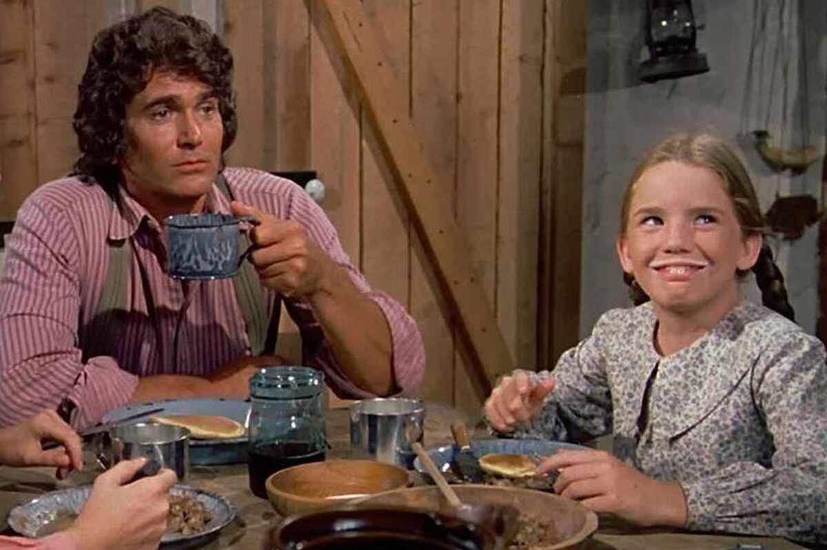 Está basada en la saga de libros homónima de Laura Ingalls Wilder. Se convirtió en serie televisiva después del éxito que obtuvo la película de televisión del mismo nombre, filmada meses antes, en 1973. (Foto: NBC)