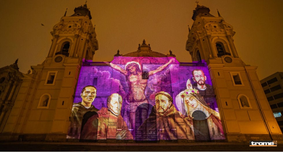 Misa por el Día de Todos los Santos y en memoria de fallecidos por Covid-19, realizada en la Plaza Mayor de Lima por monseñor Carlos Castillo y obispos titulares y auxliares. (Arzobispado de Lima).