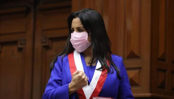 La legisladora acudió a la marcha “Con la mujer peruana no te metas” y aseguró que su lucha no es por ella si no “por todas las mujeres que aún callan pero cuya voz defendemos”. (Foto: Facebook)
