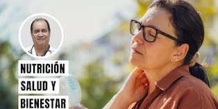 Los síntomas más comunes de la perimenopausia son los cambios en el periodo menstrual y los sofocos causados por la variación de las hormonas. Foto: composición/Istock