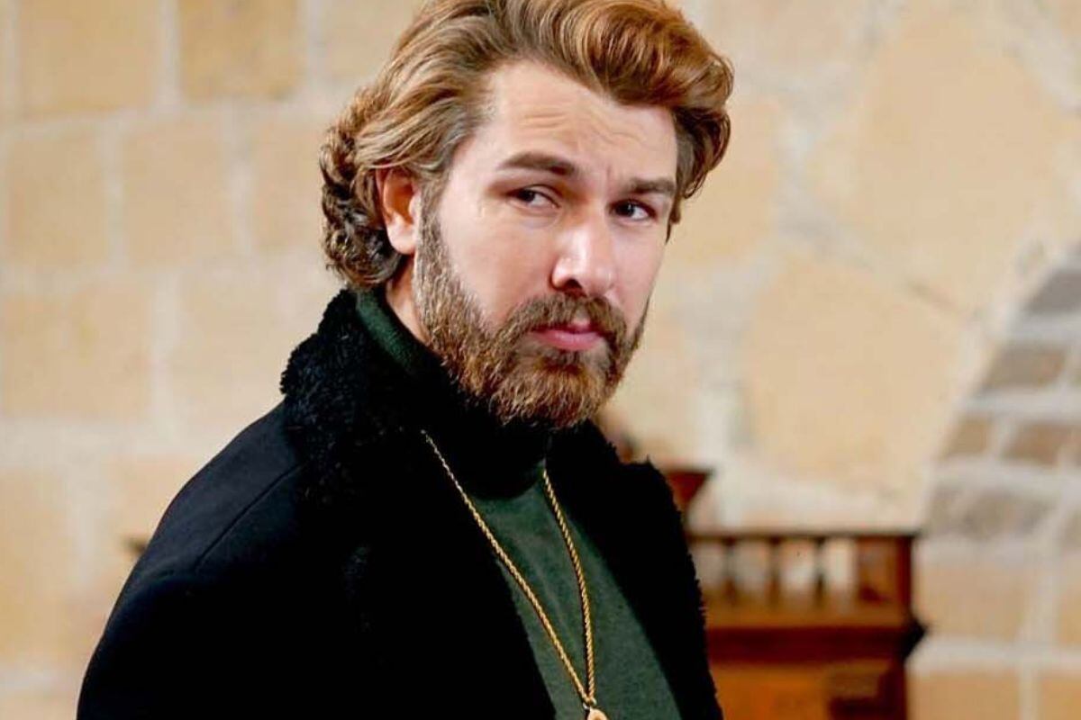 El actor Furkan Palalı como Fikret Fekeli en la telenovela "Tierra amarga" (Foto: Tims & B Productions)