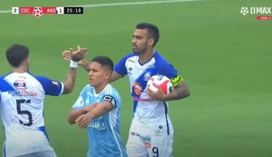¡Insólito! Delantero de Alianza Atlético falló un penal, generó otro y marcó el descuento en un minuto