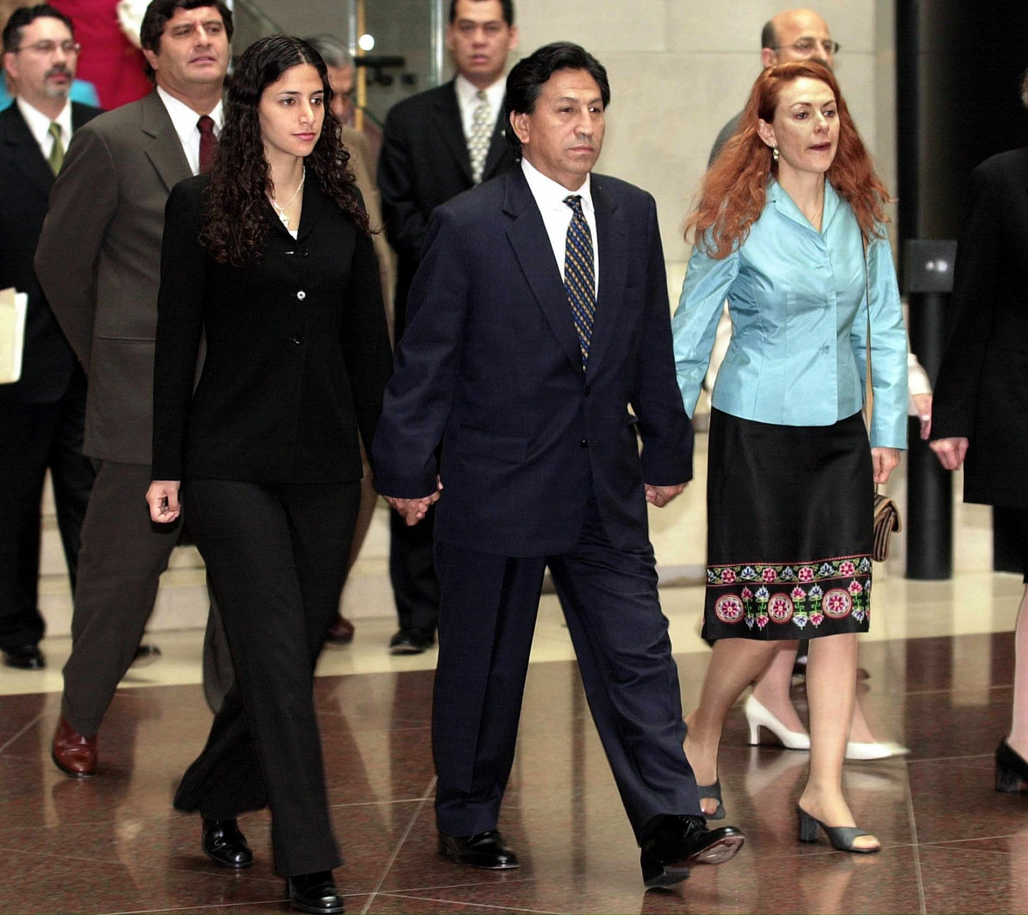Chantal Toledo junto a sus padres durante el gobierno de Alejandro Toledo. (AFP)