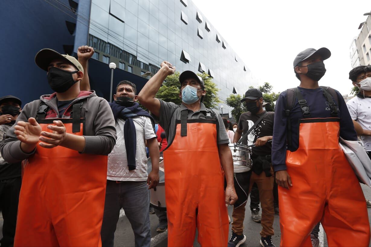 Los pescadores aseguran que pierden hasta 5 mil soles al mes debido al derrame de petróleo ocurrido el pasado 15 de enero. (Foto: Jorge.cerdan/@photo.gec)