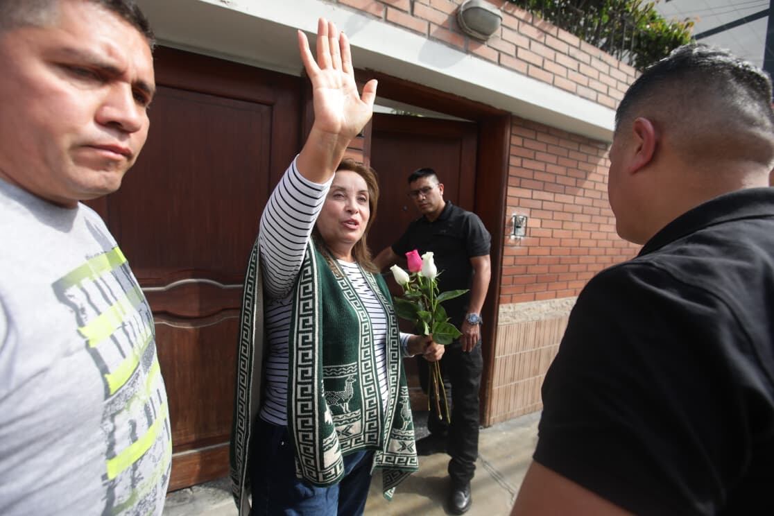 Dina Boluarte recibe a simpatizantes fujimoristas y grupos como La Resistencia, entre otros. (Fotos: Violeta Ayasta/@photo.gec)