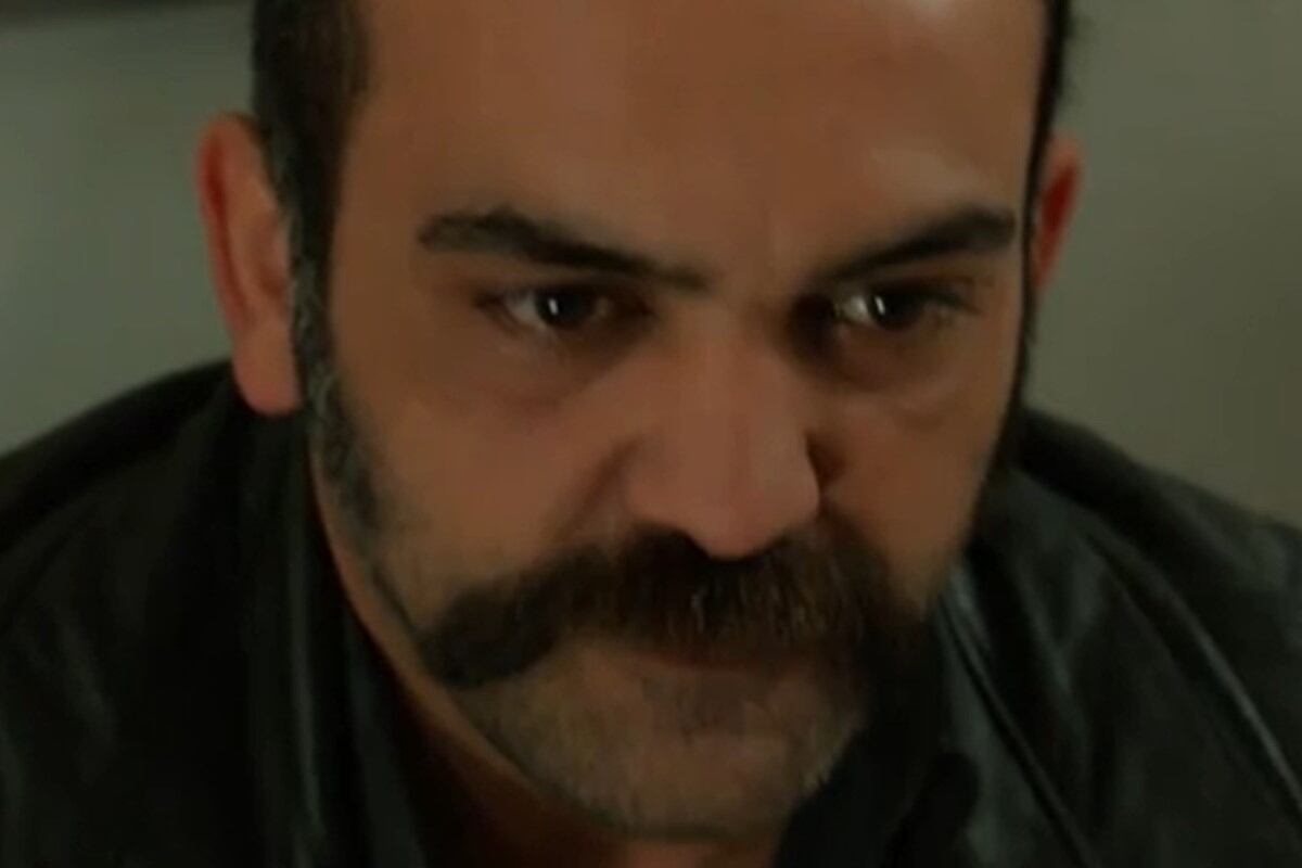 Vahap le tiende una trampa a Betül. (Foto: Tims & B Productions)