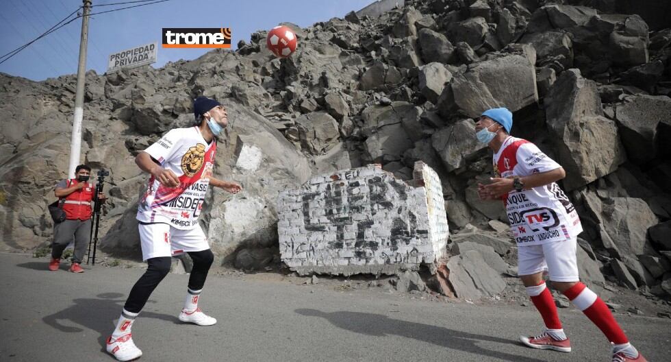 Hermanos Patadita logran muevo récord sin dejar caer el balón. (Trome / Britanie Arroyo)