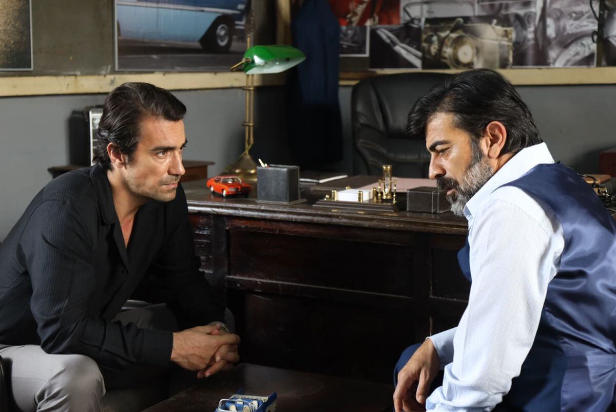 Abdülkadir y Hakan se ponen de acuerdo en "Tierra amarga" (Foto: Tims & B Productions)