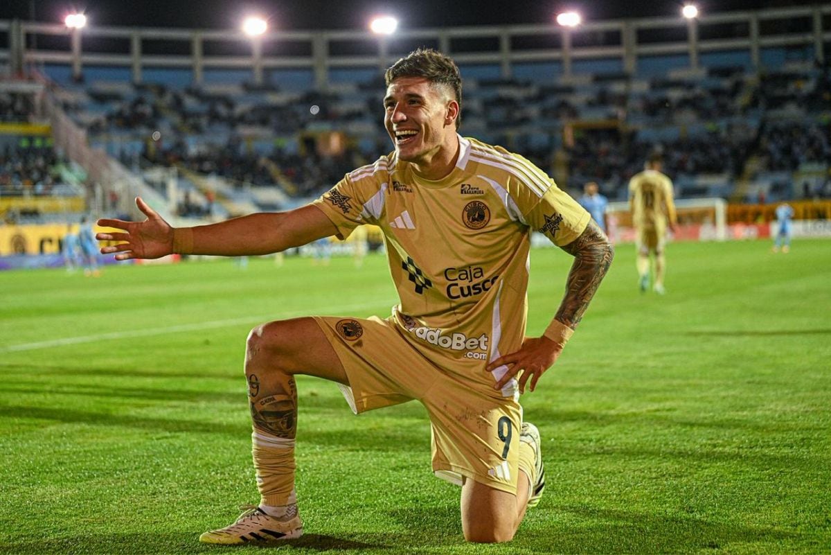 Facundo Callejo fue premiado como goleador del torneo por sus 25 goles