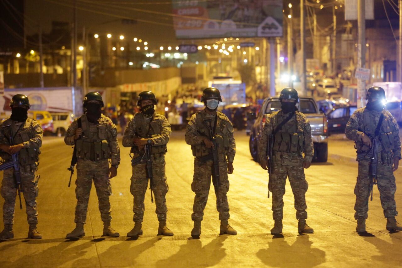 Durante el estado de emergencia, la PNP y las Fuerzas Armadas supervisan la aplicación de la inmovilización social obligatoria (César Grados / GEC)
