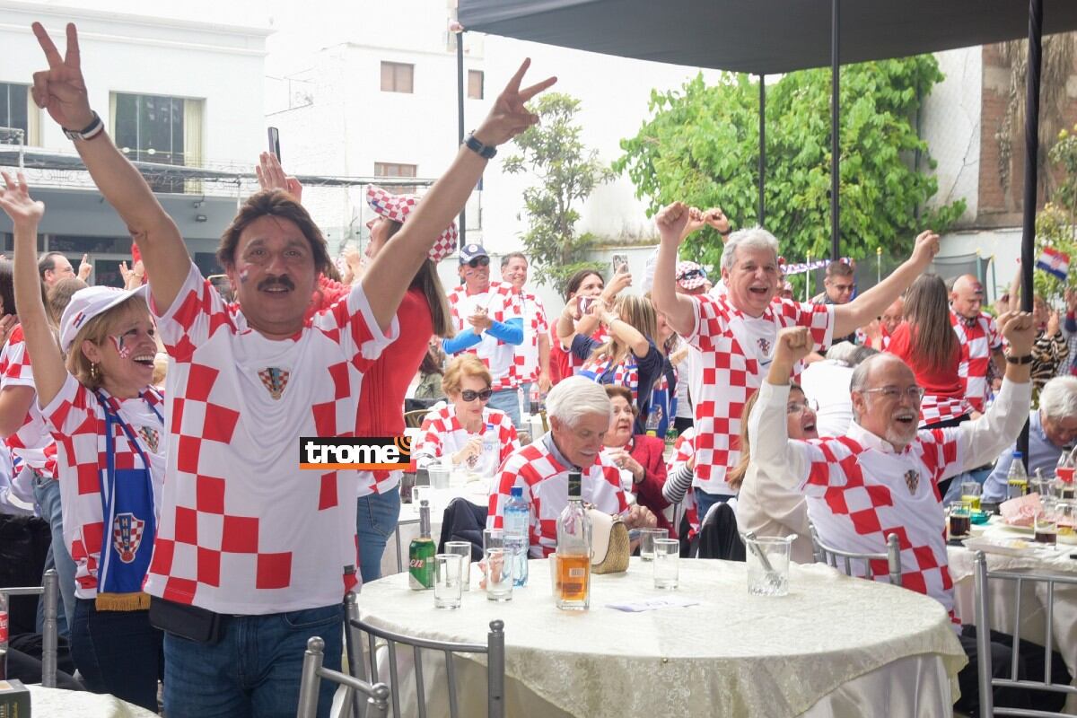 Son parte de la comunidad croata en Perú. "Hinchamos por Croacia y respetamos al equipo rival. Cualquiera puede ganar", dijo Pedro Puh. (Entrevista: Isabel Medina / Trome).